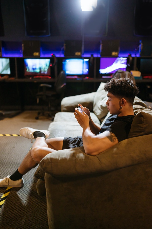 Live playing on a mobile device